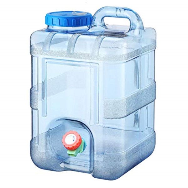 garrafa-agua-con-grifo
